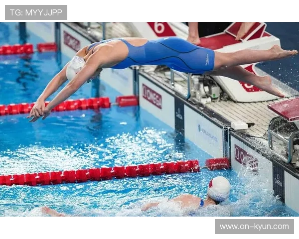 男女混合接力成小学游泳课亮点，三年七班夺一等奖